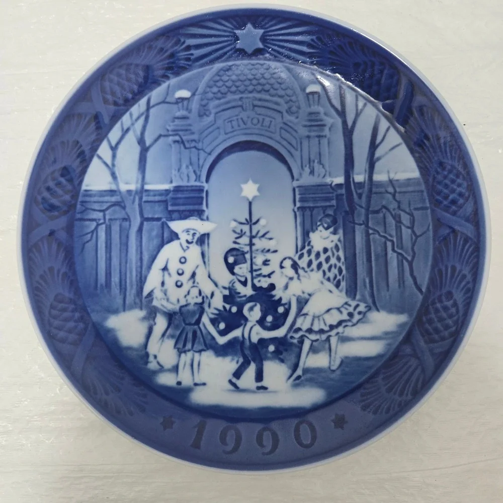 Royal Copenhagen 1990 Christmas at Tivoli Blue White Porcelain Collector Plate